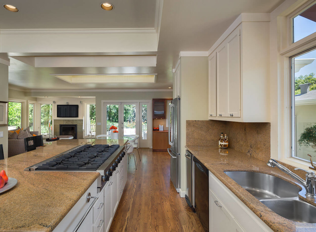 madura-gold-granite-kitchen-countertop